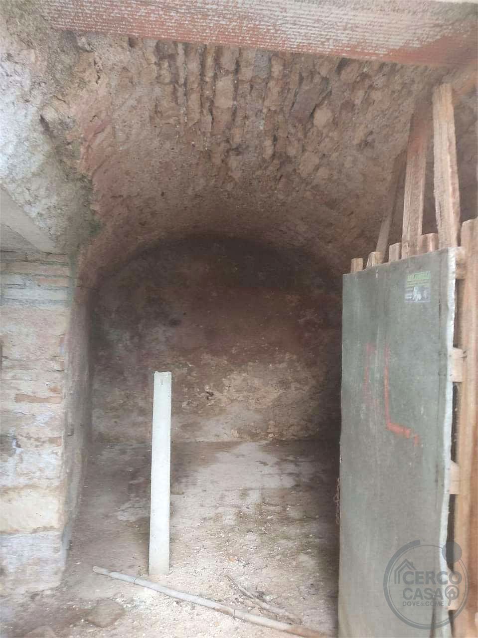 PORZIONE DI FABBRICATO DA RISTRUTTURARE