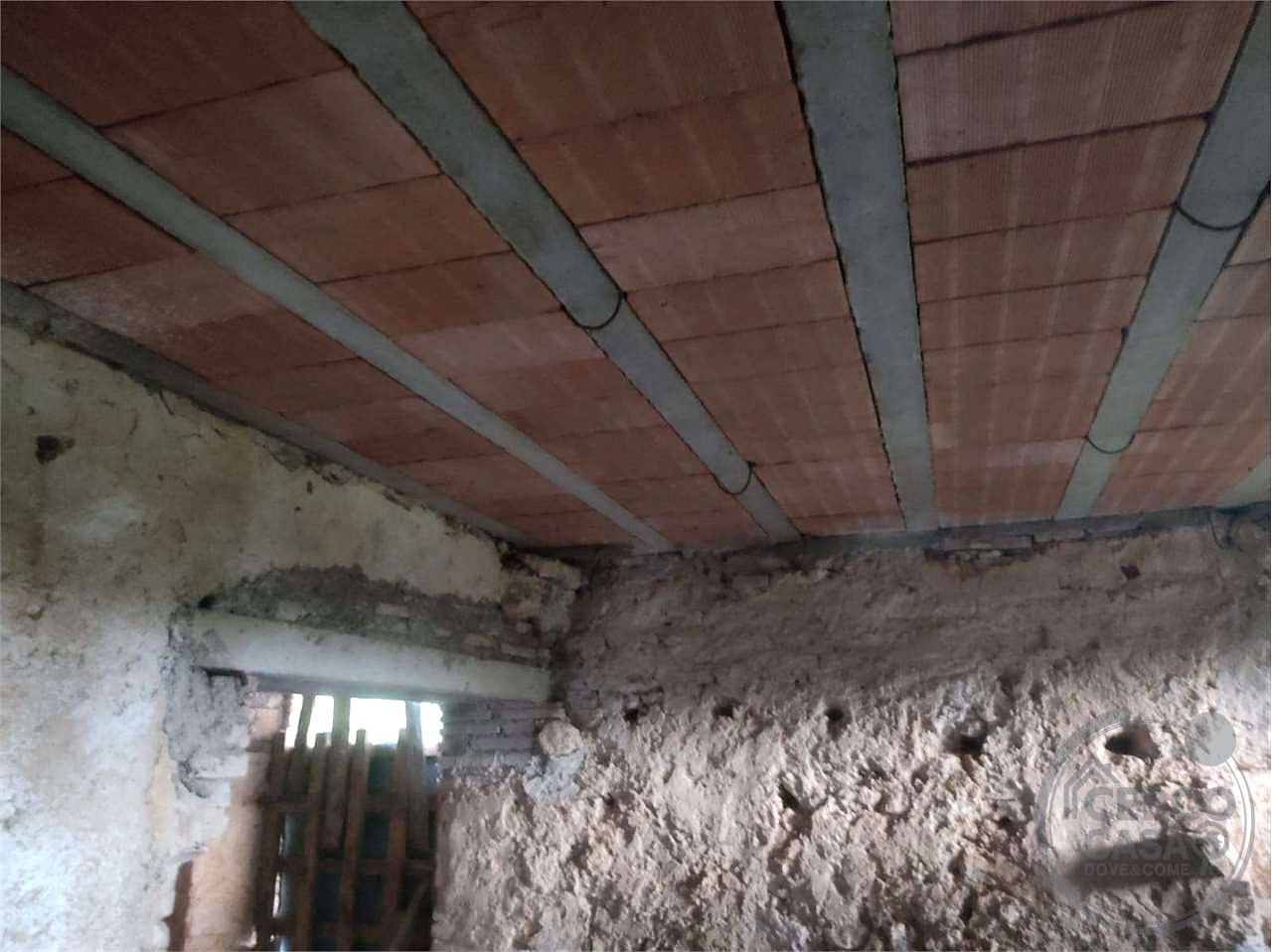 PORZIONE DI FABBRICATO DA RISTRUTTURARE