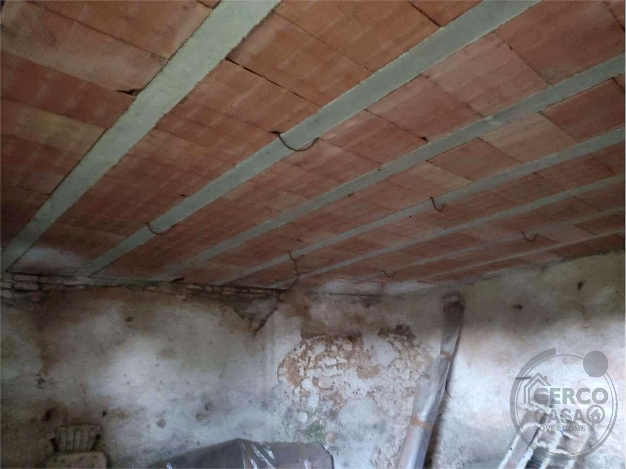 PORZIONE DI FABBRICATO DA RISTRUTTURARE