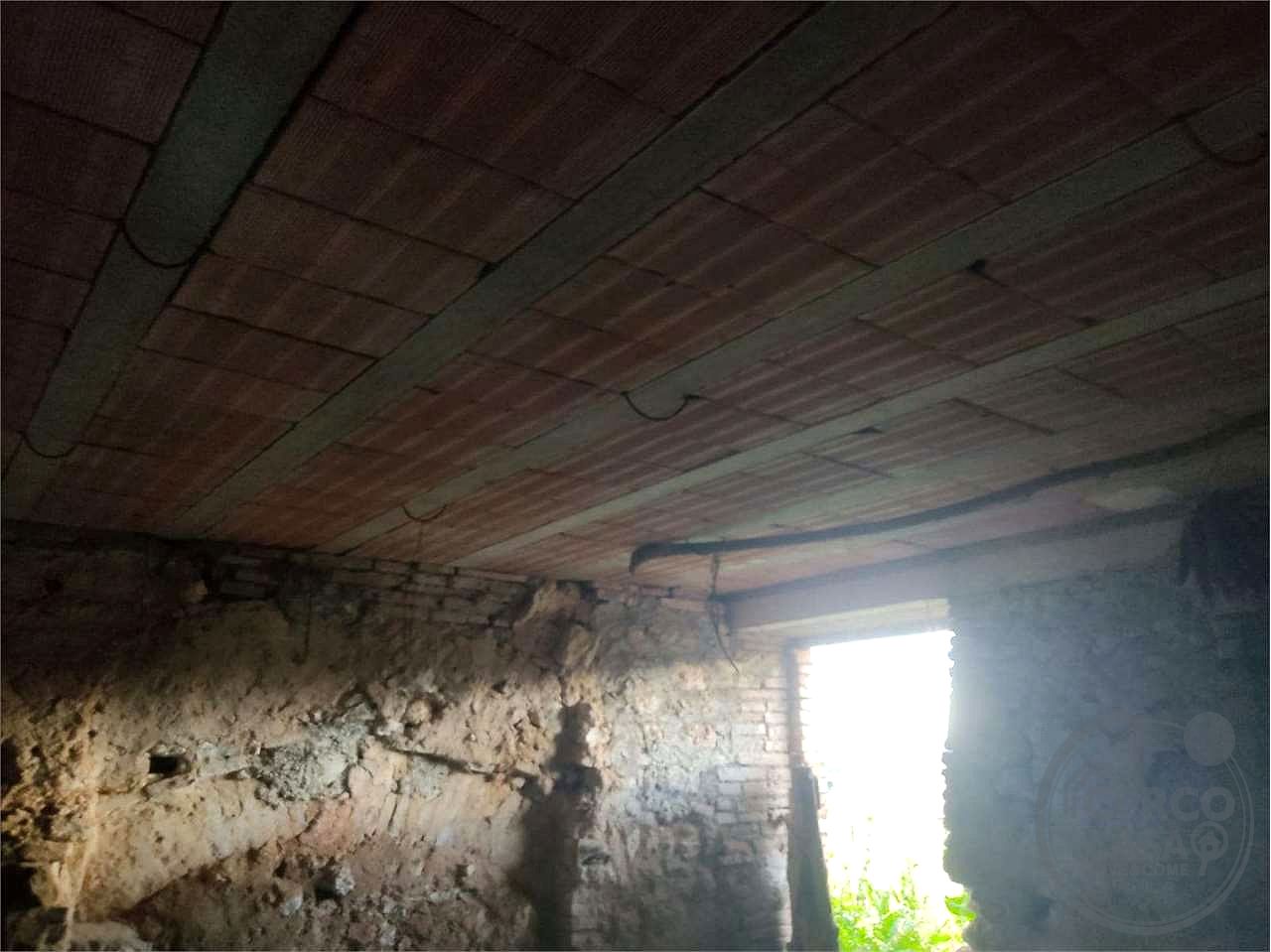 PORZIONE DI FABBRICATO DA RISTRUTTURARE