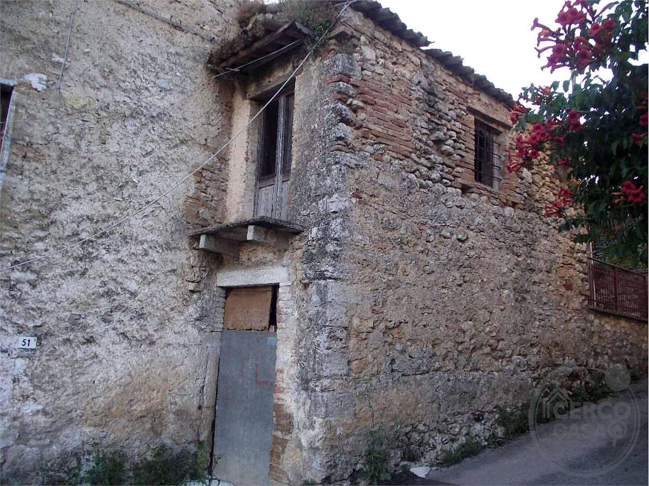 PORZIONE DI FABBRICATO DA RISTRUTTURARE