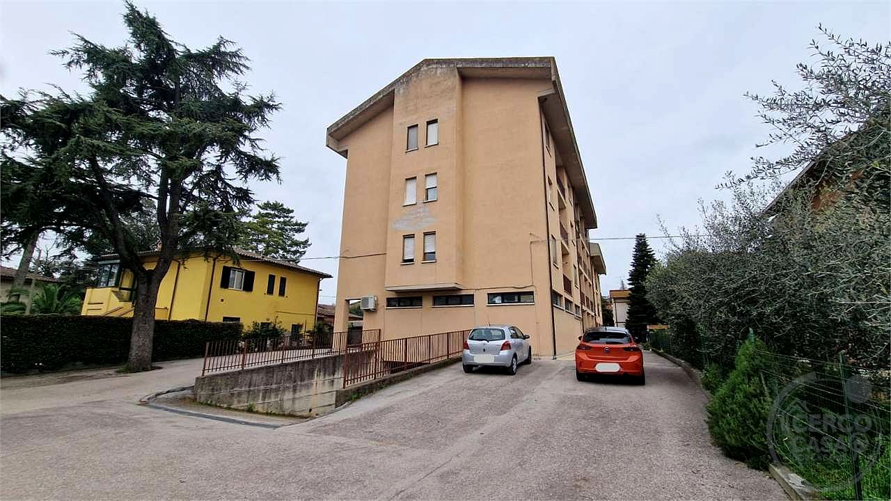 PERUGIA - SAN MARTINO IN CAMPO: LOCALE COMMERCIALE USO UFFICIO AL PIANO TERRA