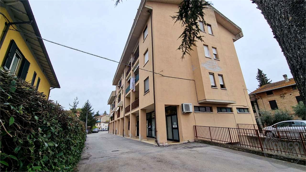 PERUGIA - SAN MARTINO IN CAMPO: LOCALE COMMERCIALE USO UFFICIO AL PIANO TERRA