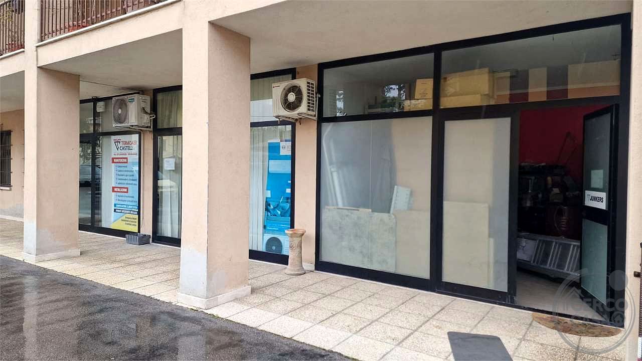 PERUGIA - SAN MARTINO IN CAMPO: LOCALE COMMERCIALE USO UFFICIO AL PIANO TERRA
