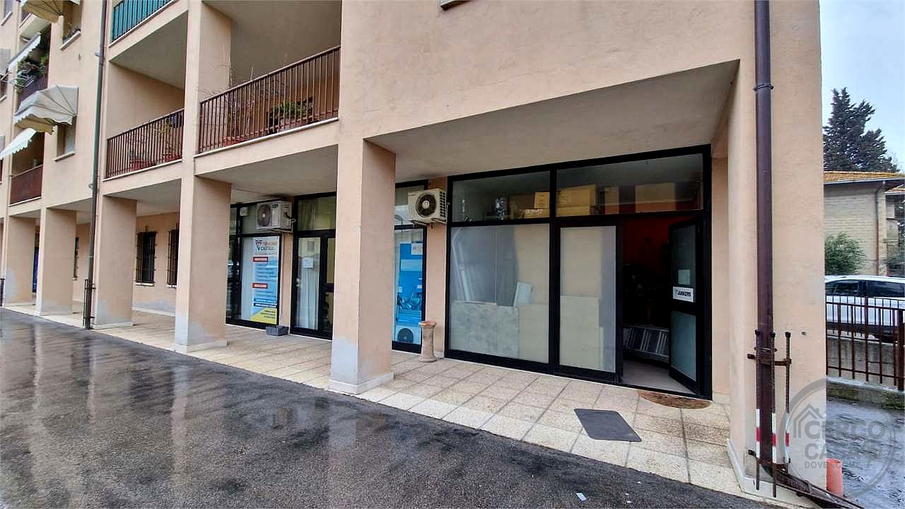 PERUGIA - SAN MARTINO IN CAMPO: LOCALE COMMERCIALE USO UFFICIO AL PIANO TERRA