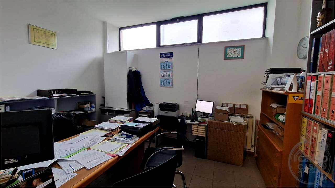 PERUGIA - SAN MARTINO IN CAMPO: LOCALE COMMERCIALE USO UFFICIO AL PIANO TERRA