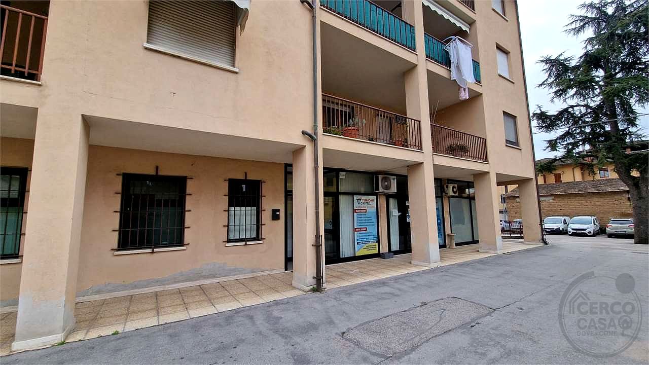 PERUGIA - SAN MARTINO IN CAMPO: LOCALE COMMERCIALE USO UFFICIO AL PIANO TERRA