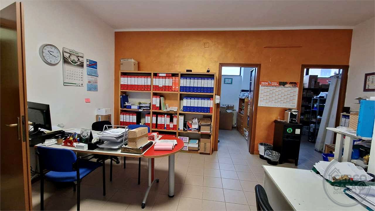 PERUGIA - SAN MARTINO IN CAMPO: LOCALE COMMERCIALE USO UFFICIO AL PIANO TERRA