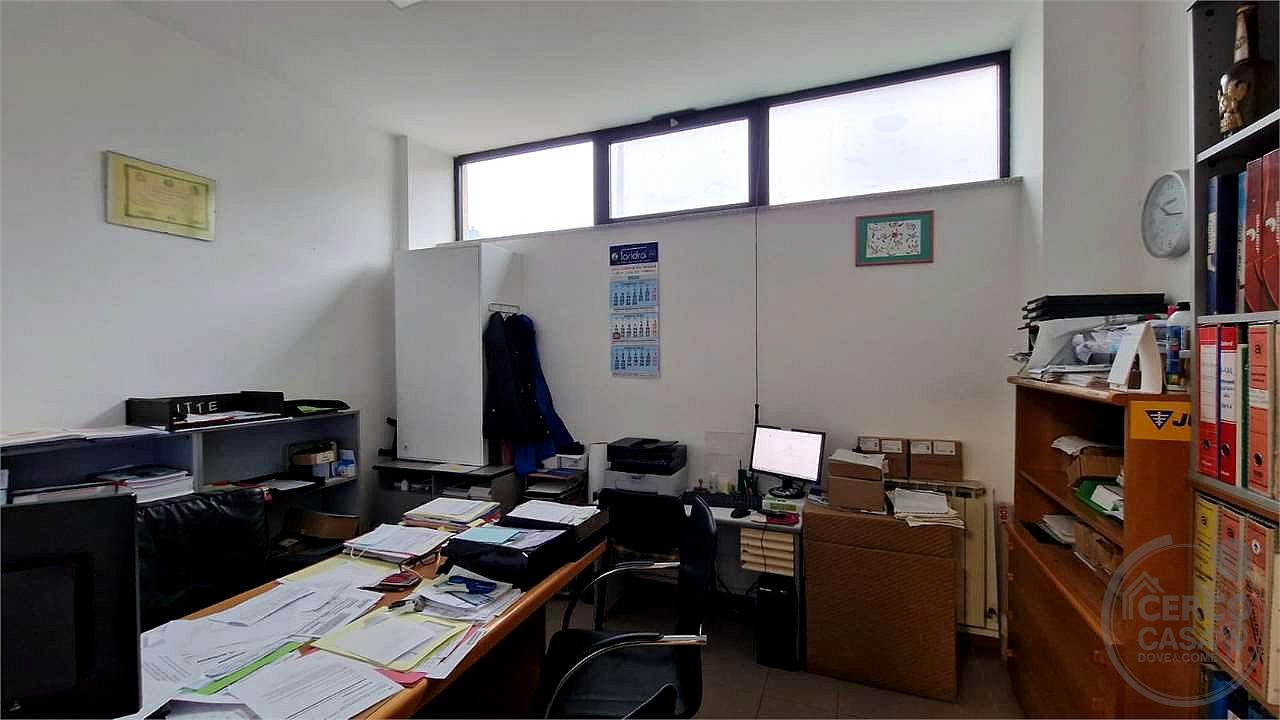 PERUGIA - SAN MARTINO IN CAMPO: LOCALE COMMERCIALE USO UFFICIO AL PIANO TERRA