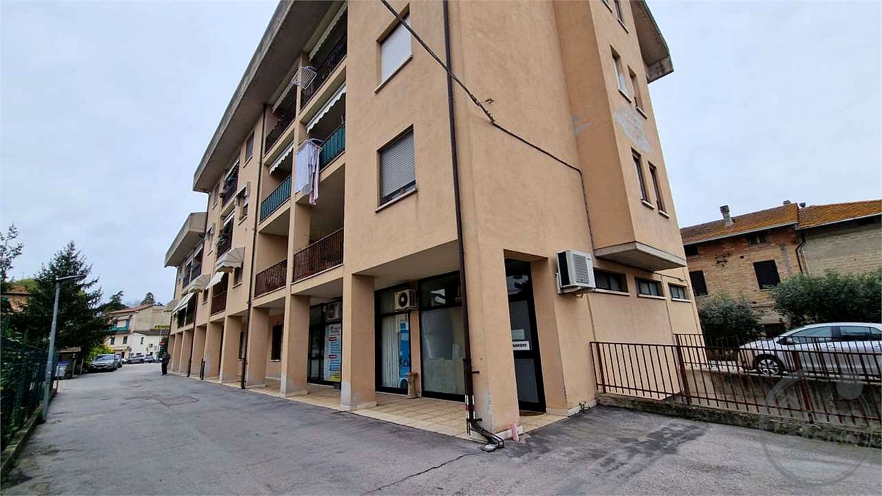 PERUGIA - SAN MARTINO IN CAMPO: LOCALE COMMERCIALE USO UFFICIO AL PIANO TERRA