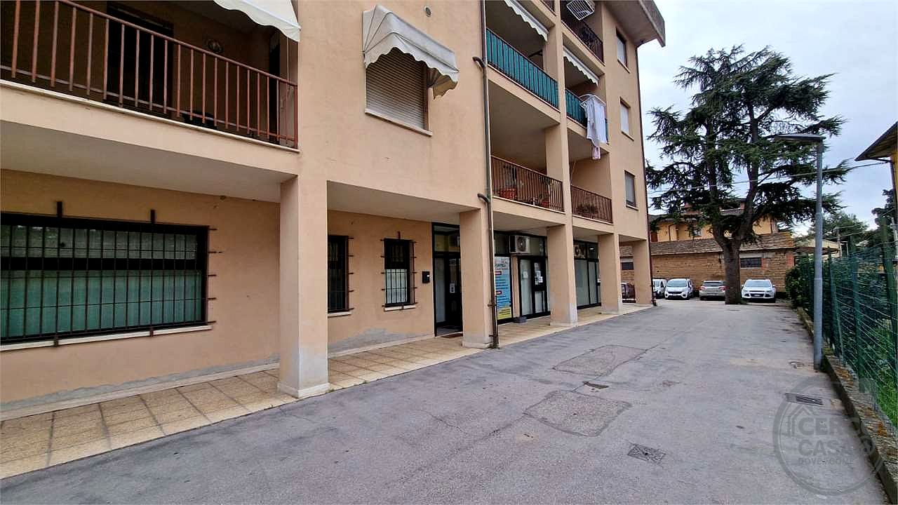 PERUGIA - SAN MARTINO IN CAMPO: LOCALE COMMERCIALE USO UFFICIO AL PIANO TERRA