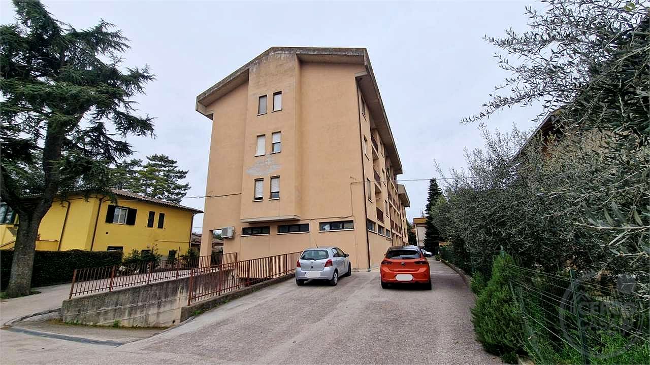 PERUGIA - SAN MARTINO IN CAMPO: LOCALE COMMERCIALE USO UFFICIO AL PIANO TERRA
