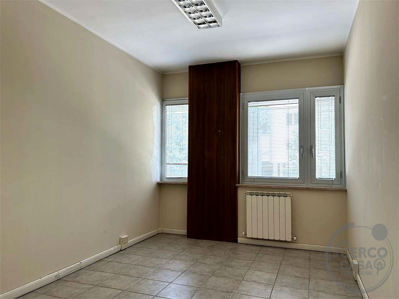 AMPIO APPARTAMENTO AL PIANO PRIMO