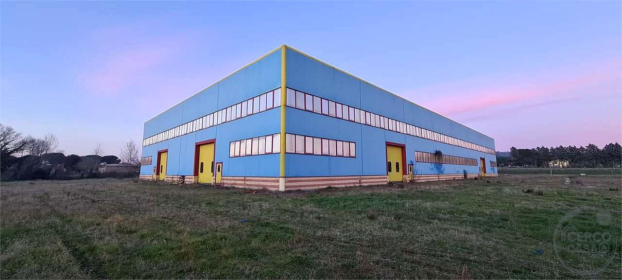 TODI - PANTALLA - CAPANNONE INDUSTRIALE
