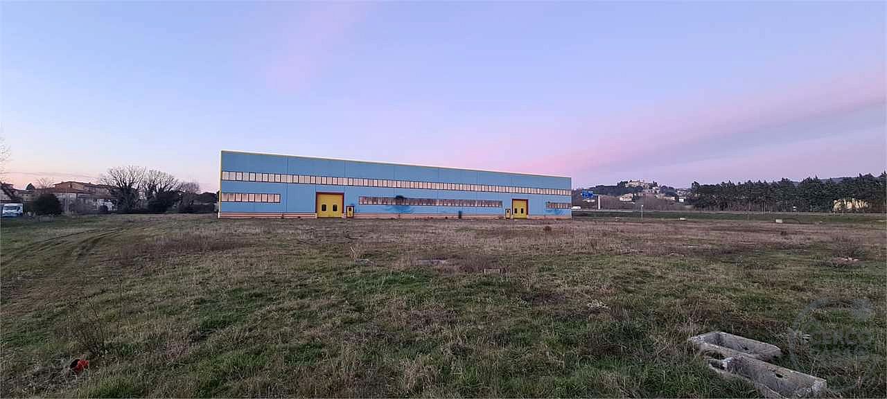 TODI - PANTALLA - CAPANNONE INDUSTRIALE