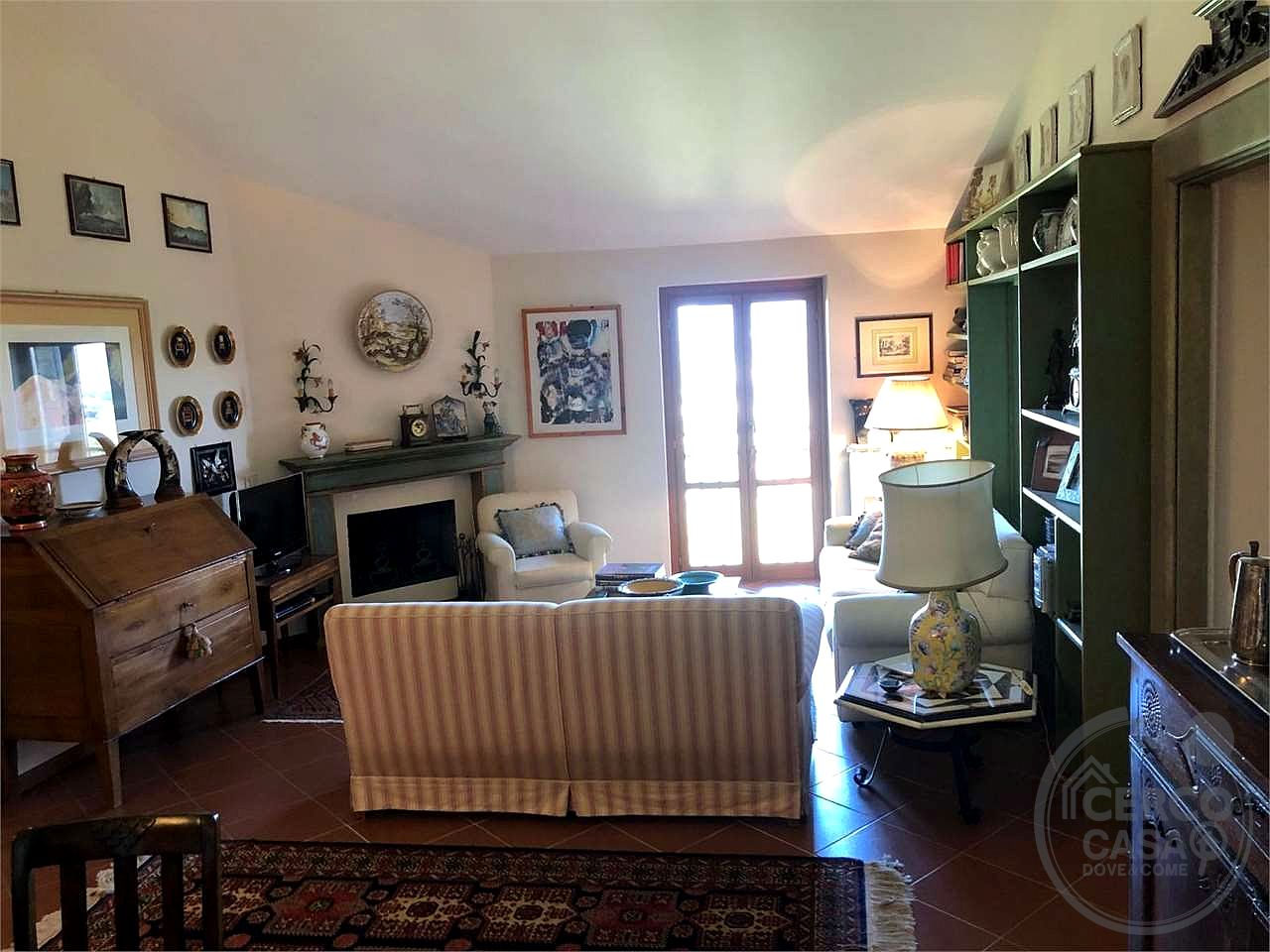 TODI - CENTRO STORICO: APPARTAMENTO PANORAMICO AL SECONDO ED ULTIMO PIANO