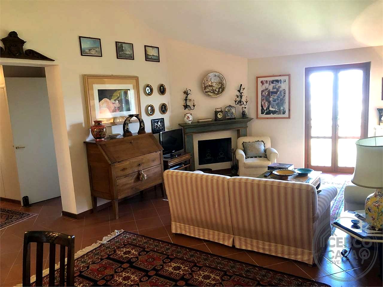 TODI - CENTRO STORICO: APPARTAMENTO PANORAMICO AL SECONDO ED ULTIMO PIANO