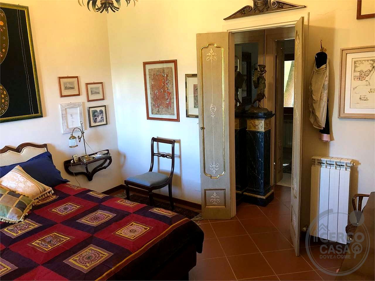 TODI - CENTRO STORICO: APPARTAMENTO PANORAMICO AL SECONDO ED ULTIMO PIANO
