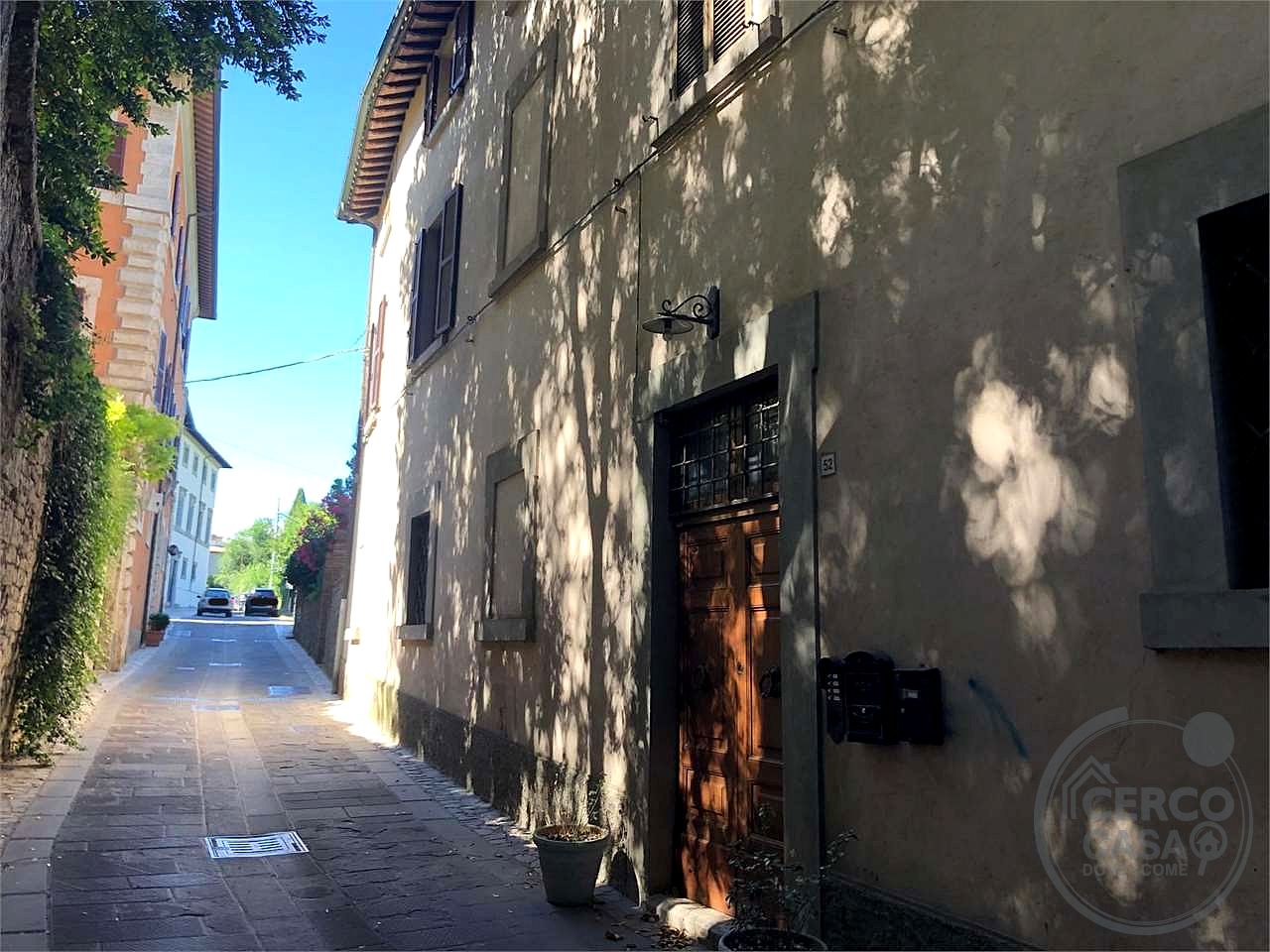 TODI - CENTRO STORICO: APPARTAMENTO PANORAMICO AL SECONDO ED ULTIMO PIANO