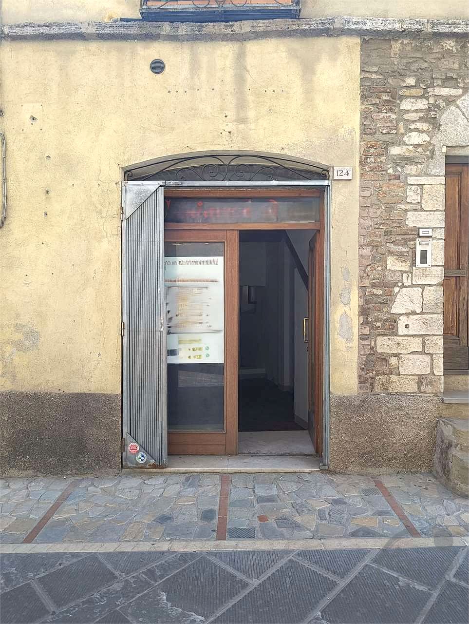 LOCALE COMMERCIALE IN CENTRO STORICO