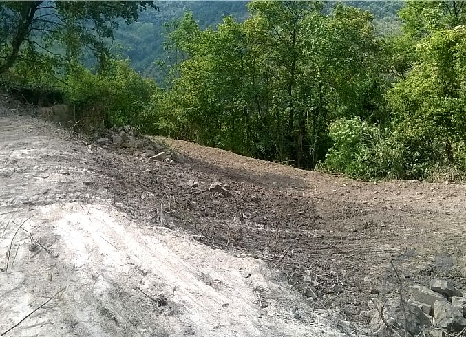 ASSISI - ARMENZANO: CASALE DA RISTRUTTURARE CON TERRENO CIRCOSTANTE