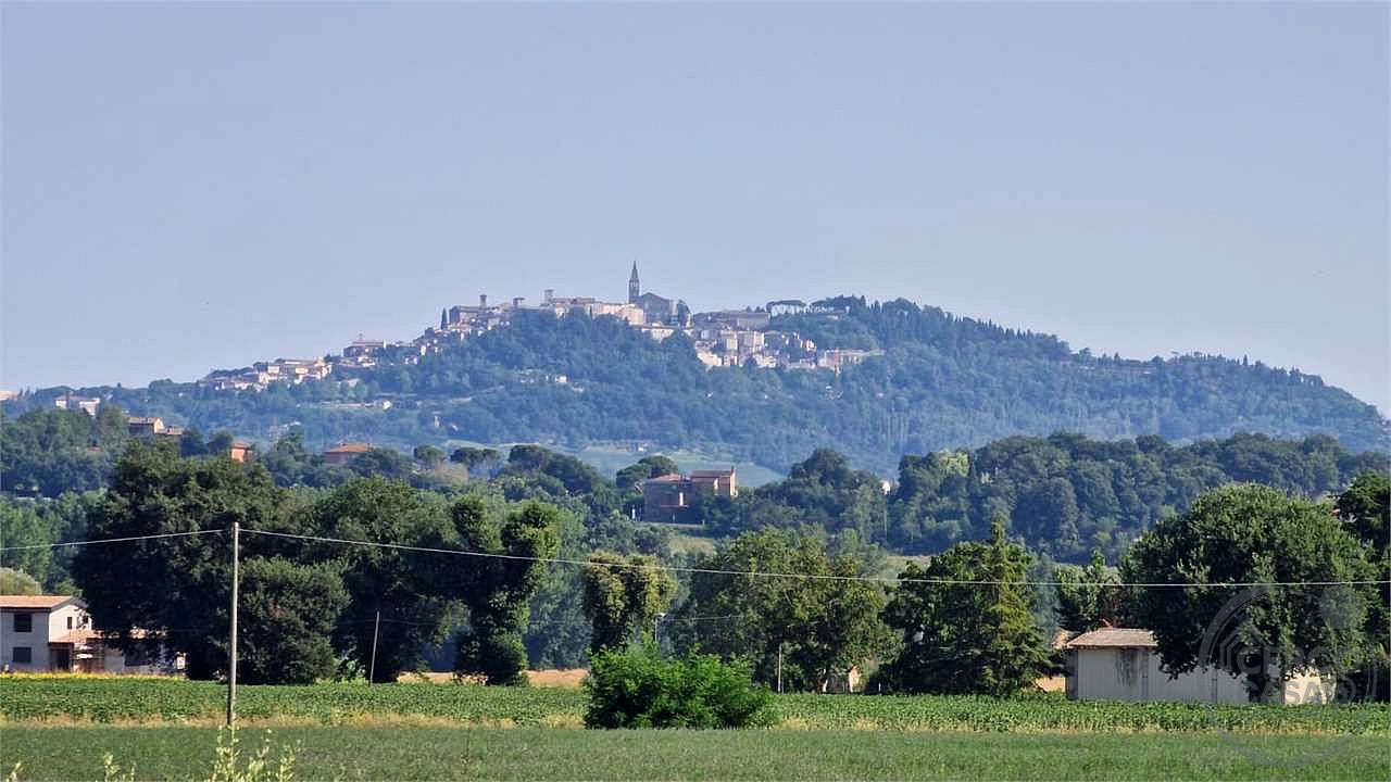 PROPRIETA' DA RISTRUTTURARE IN APERTA CAMPAGNA