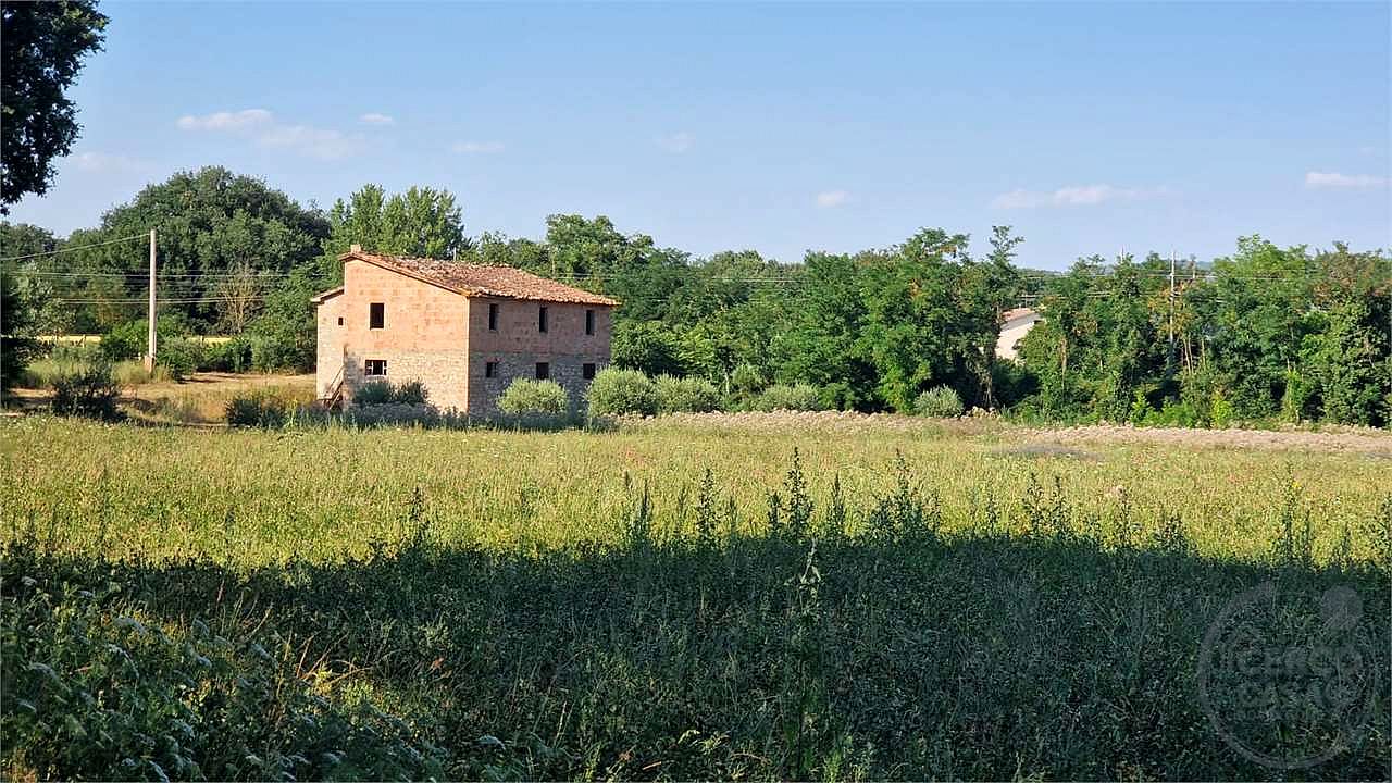 PROPRIETA' DA RISTRUTTURARE IN APERTA CAMPAGNA