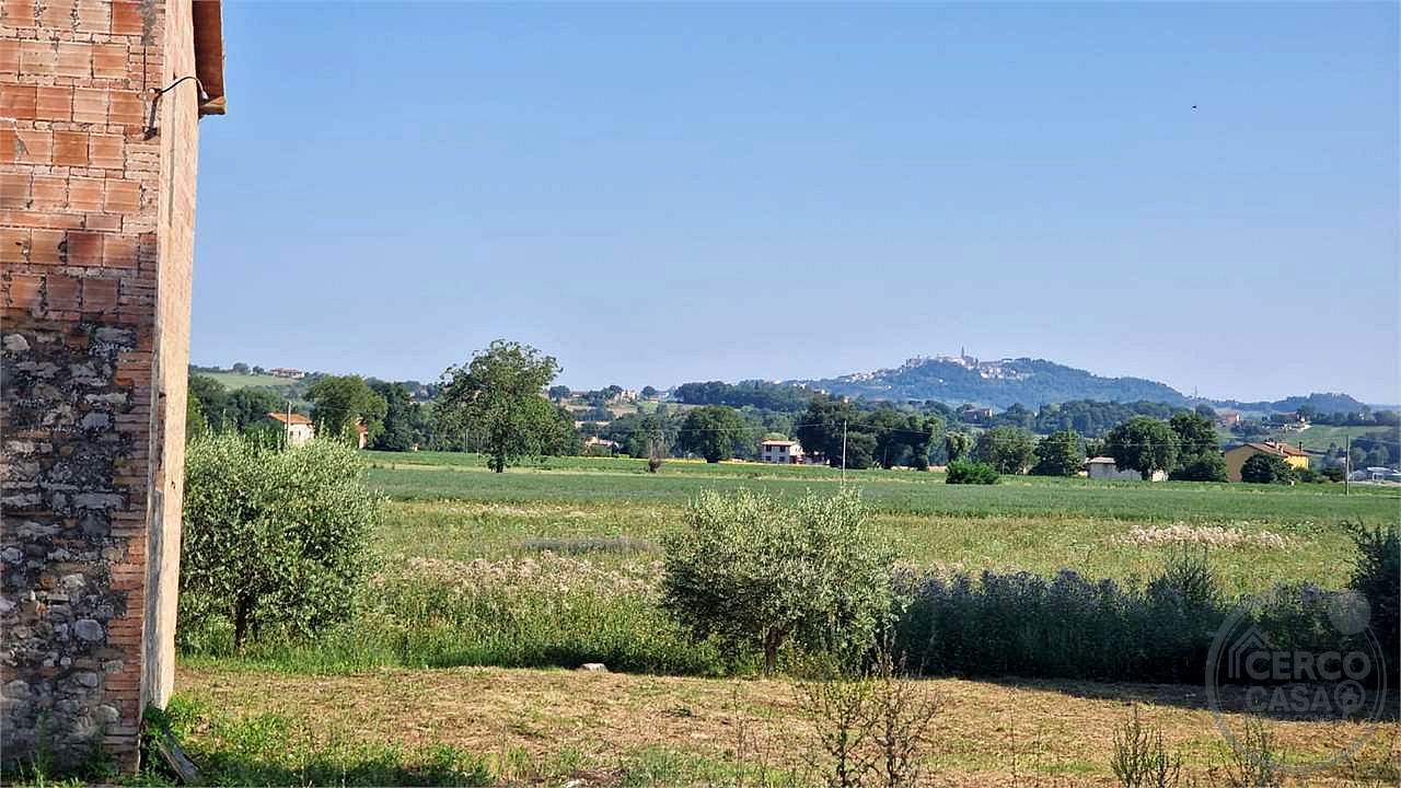 PROPRIETA' DA RISTRUTTURARE IN APERTA CAMPAGNA