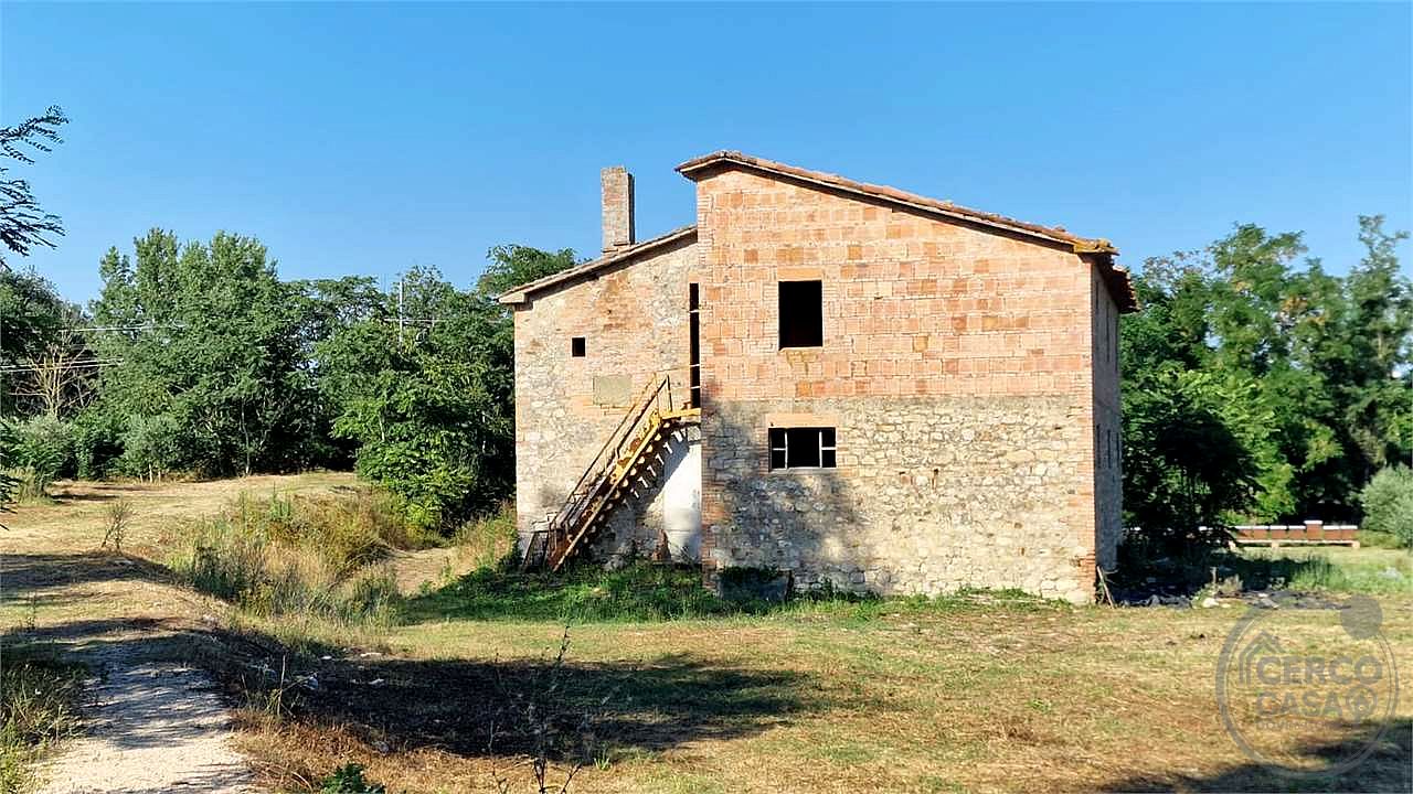 PROPRIETA' DA RISTRUTTURARE IN APERTA CAMPAGNA