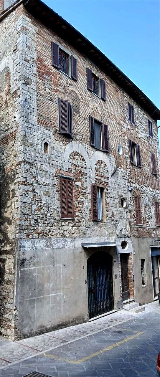 TODI – APPARTAMENTO AL TERZO ED ULTIMO PIANO