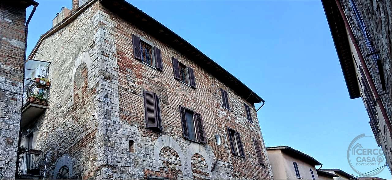 TODI – APPARTAMENTO AL TERZO ED ULTIMO PIANO