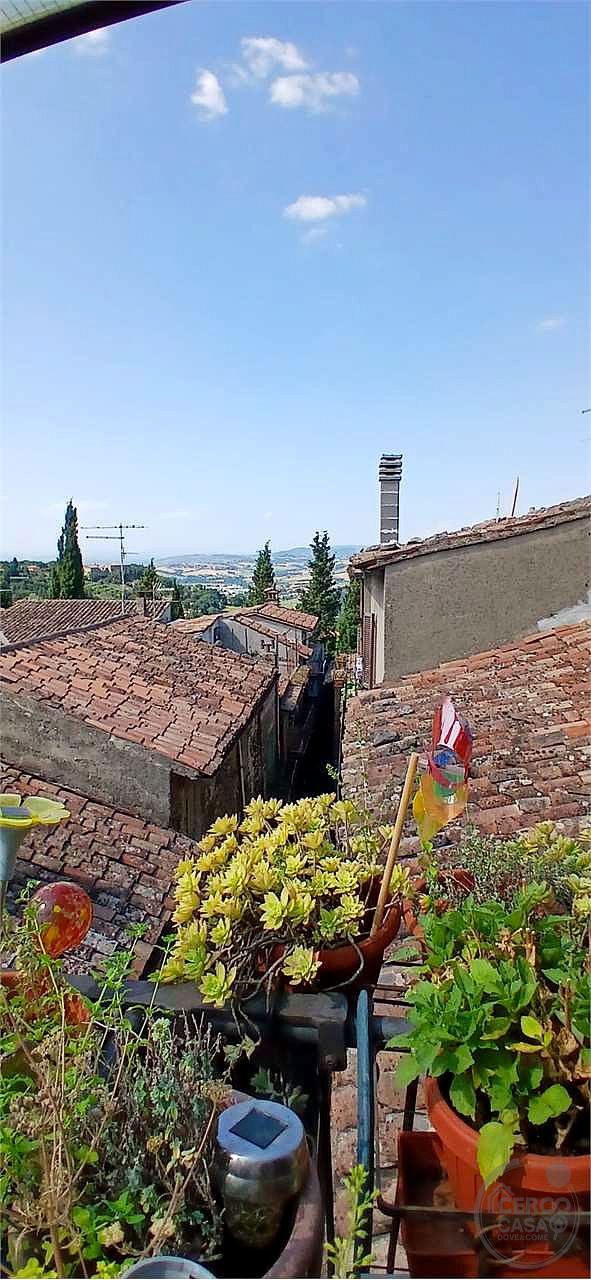 TODI – APPARTAMENTO AL TERZO ED ULTIMO PIANO