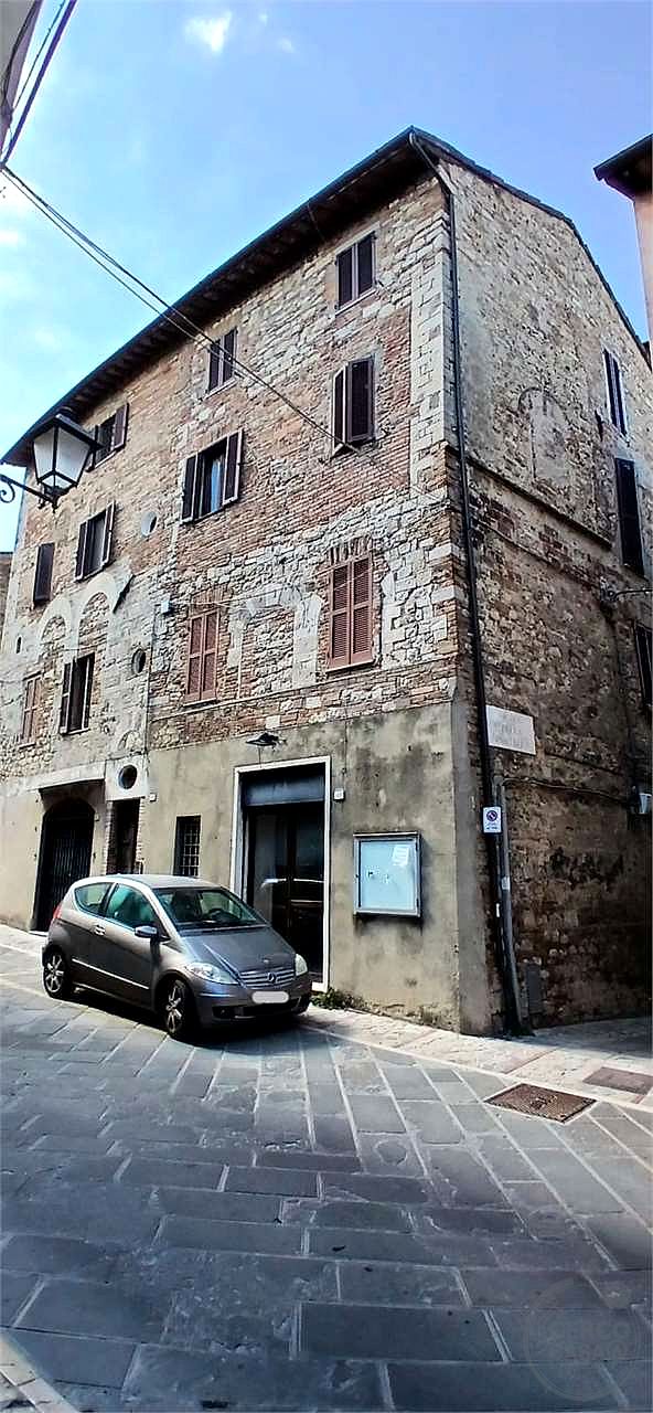 TODI – APPARTAMENTO AL TERZO ED ULTIMO PIANO