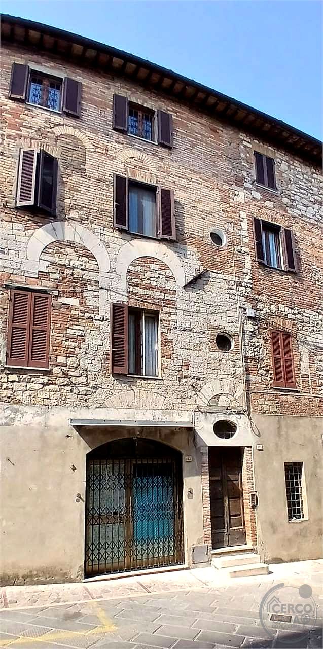 TODI – APPARTAMENTO AL TERZO ED ULTIMO PIANO