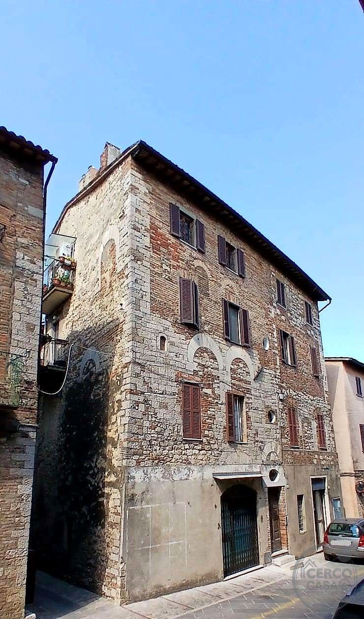TODI – APPARTAMENTO AL TERZO ED ULTIMO PIANO