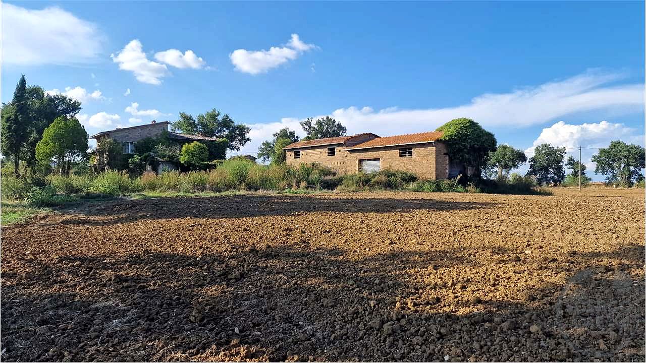 CASALE DA RISTRUTTURARE CON TERRENO