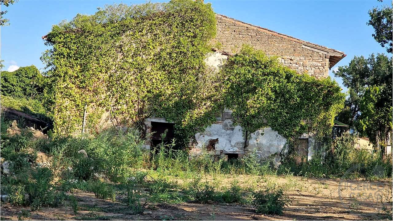 CASALE DA RISTRUTTURARE CON TERRENO