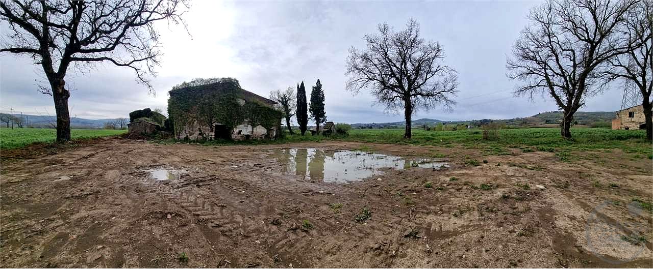 CASALE DA RISTRUTTURARE CON TERRENO