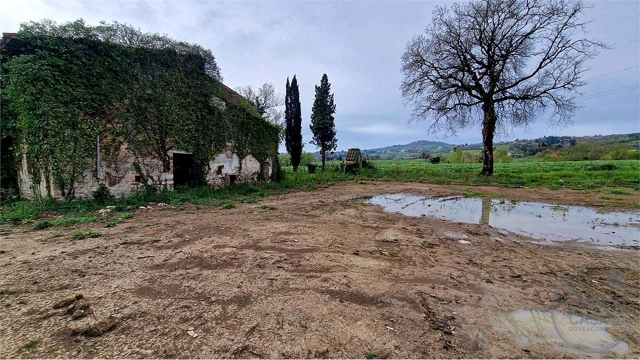 CASALE DA RISTRUTTURARE CON TERRENO