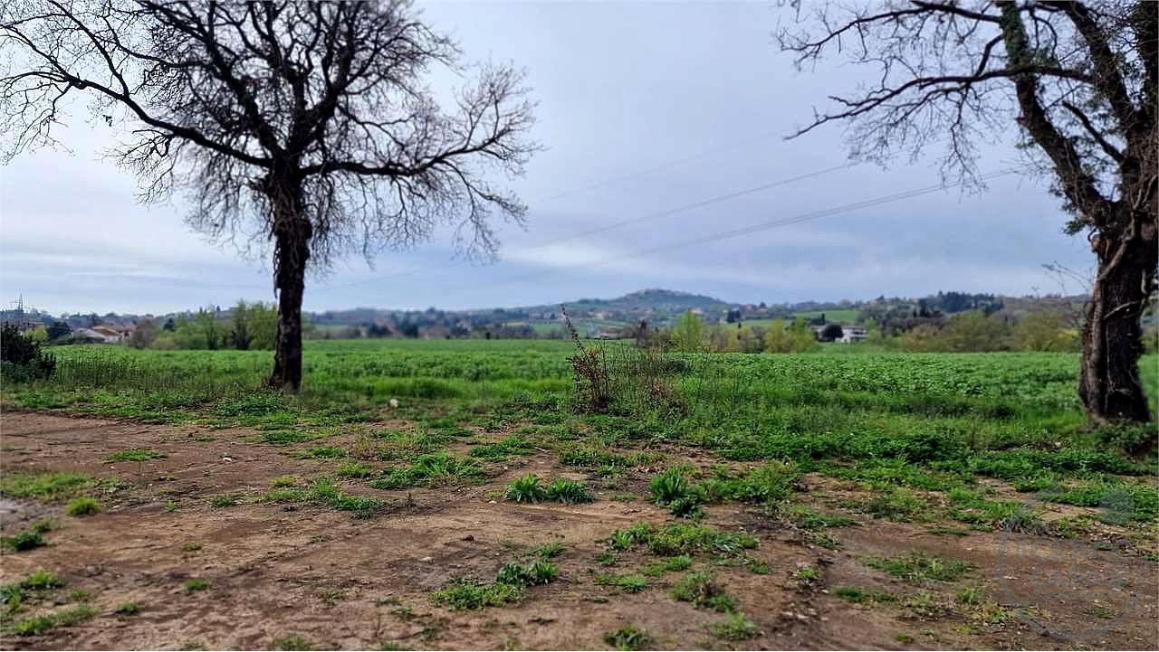 CASALE DA RISTRUTTURARE CON TERRENO