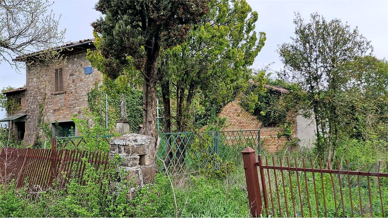 CASALE DA RISTRUTTURARE CON TERRENO
