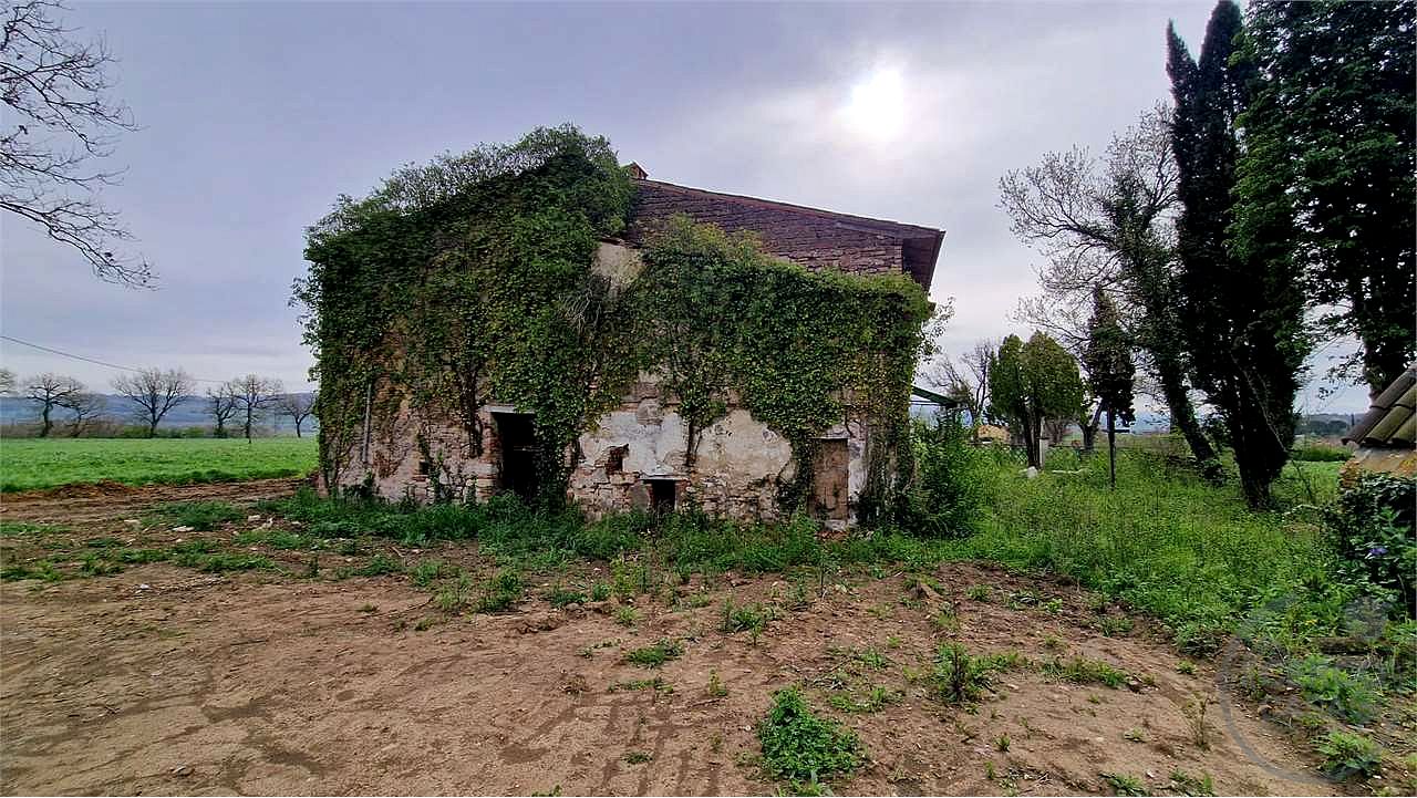 CASALE DA RISTRUTTURARE CON TERRENO