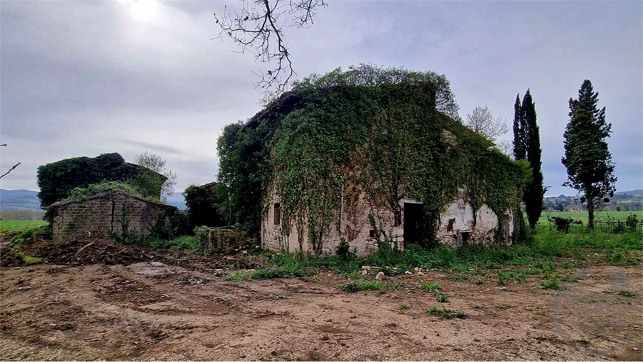 CASALE DA RISTRUTTURARE CON TERRENO