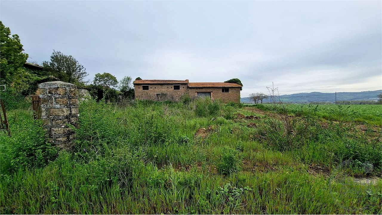 CASALE DA RISTRUTTURARE CON TERRENO