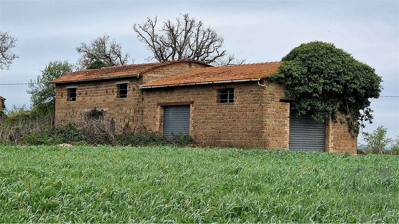 CASALE DA RISTRUTTURARE CON TERRENO