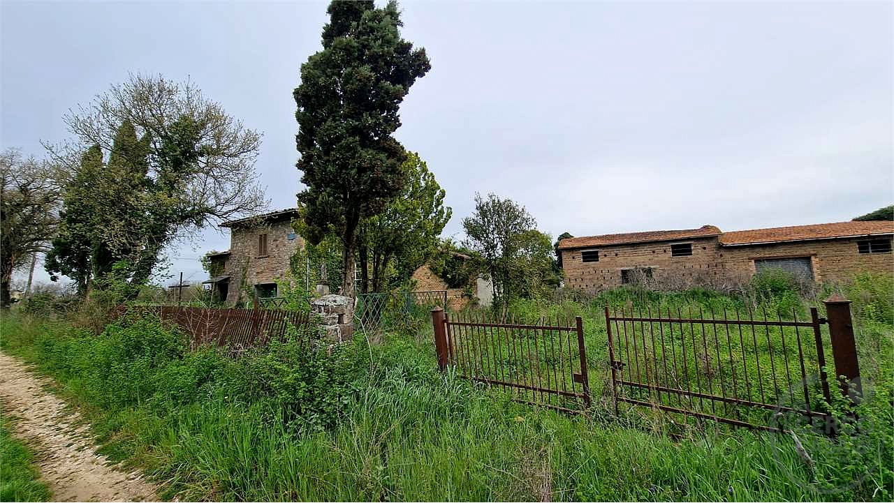 CASALE DA RISTRUTTURARE CON TERRENO