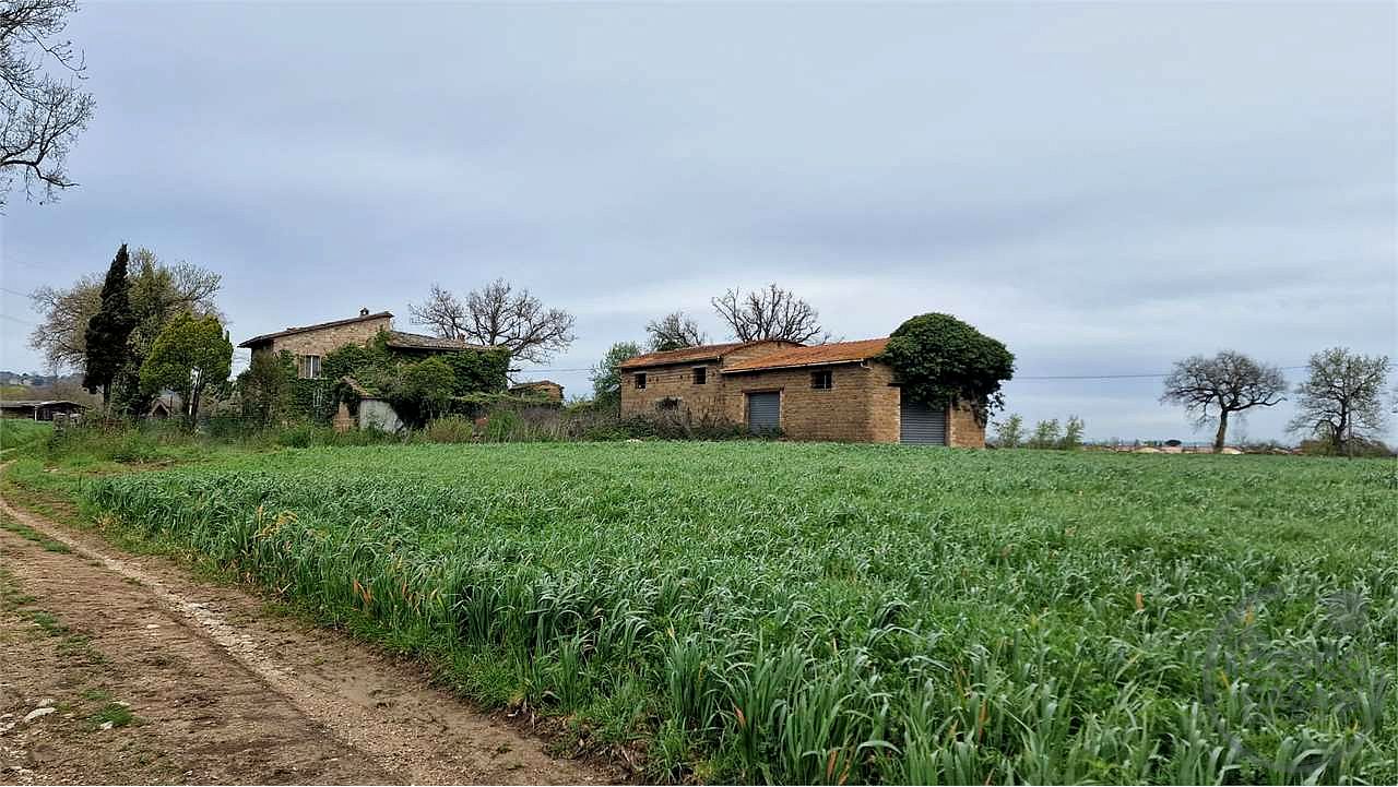 CASALE DA RISTRUTTURARE CON TERRENO