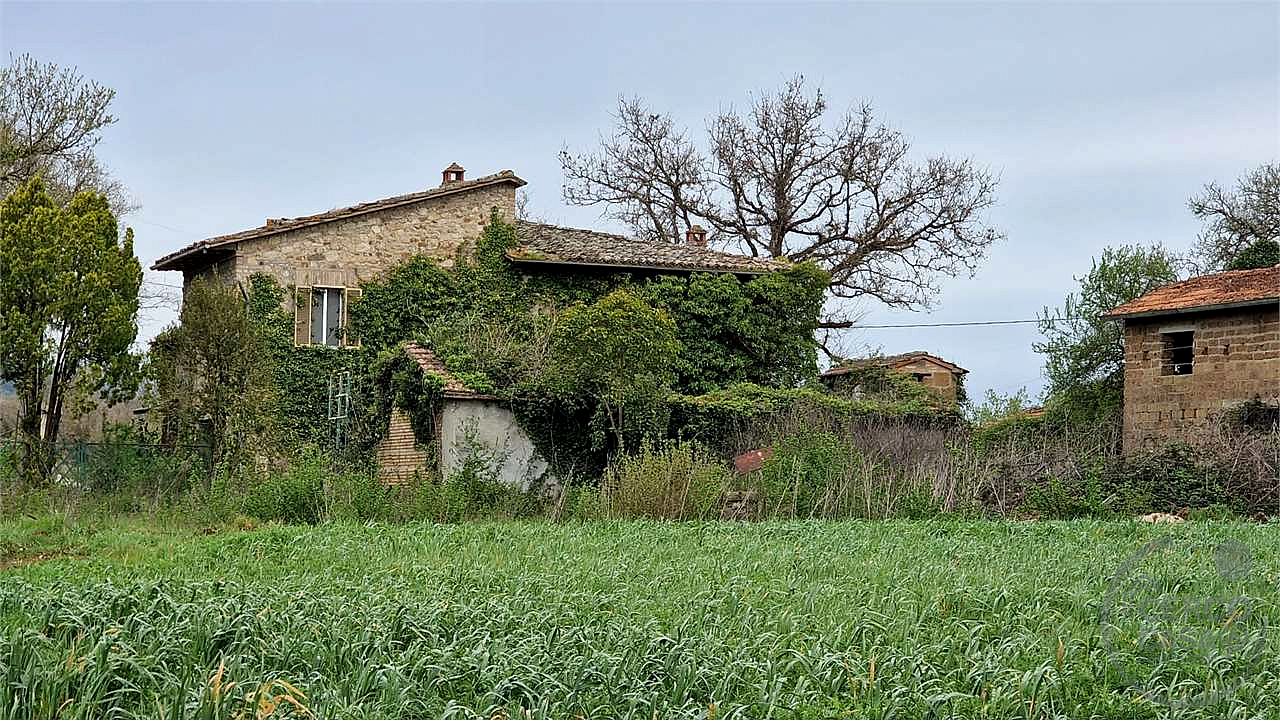 CASALE DA RISTRUTTURARE CON TERRENO