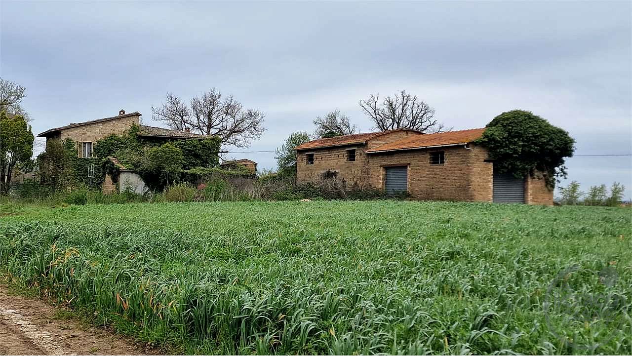 CASALE DA RISTRUTTURARE CON TERRENO