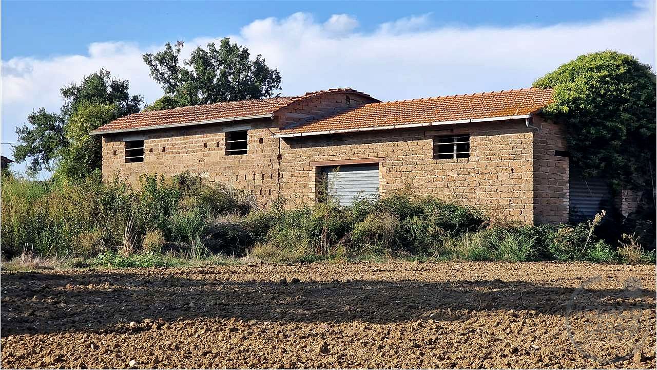 CASALE DA RISTRUTTURARE CON TERRENO